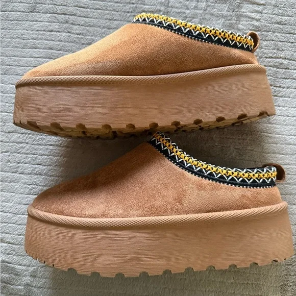 Mudd Brown Platform Mules with Black and Yellow Accents - Picture 1 of 6